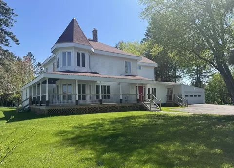 30 Elm St, Fort Kent, ME 04743