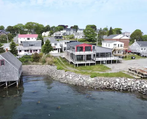 32 Water St, Lubec, ME 04652