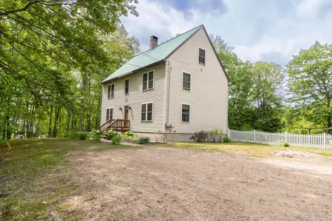 25 Adirondack Dr, Hollis, ME 04042