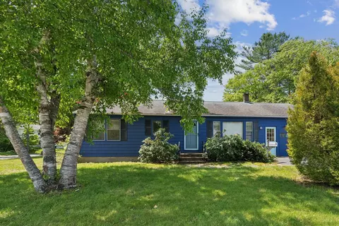 5 Birchwood Rd, Kennebunk, ME 04043