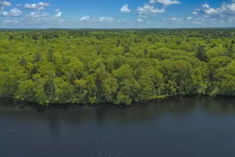 470 Hendrickson Ln, Waldoboro, ME 04572