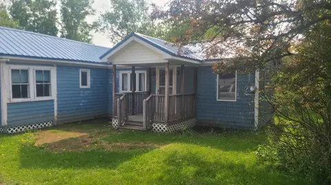 16 Stoddard St, Washburn, ME 04786