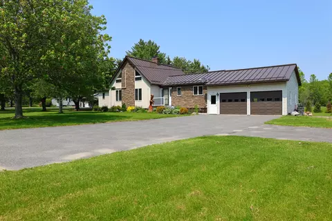 178 Clinton Ave, Winslow, ME 04901