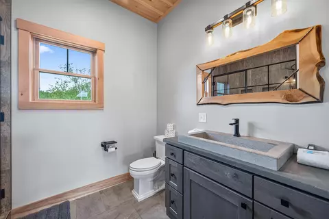 Bath - 40 Spring Rd, Rangeley, ME 04970 photo 4 of 9