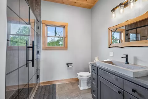 Bath - 40 Spring Rd, Rangeley, ME 04970 photo 5 of 9