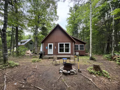 6 Maple Dr, Abbot, ME 04406