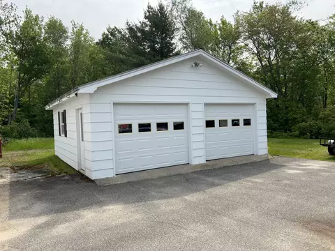 Exterior - 180 Bowdoin St, Millinocket, ME 04462 photo 3 of 6