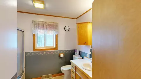 Bath - 180 Bowdoin St, Millinocket, ME 04462 photo 1 of 2