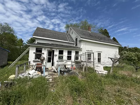 19 Schoolhouse Rd, Winterport, ME 04496