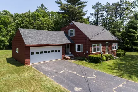69 Garfield Rd, Auburn, ME 04210