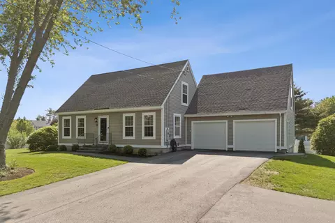 34 Thompson Rd, Kennebunk, ME 04043