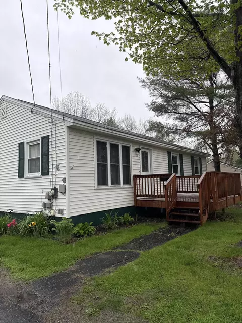 15 Bizier St, Winslow, ME 04901