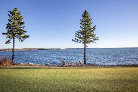 4 5 Anchorage Ln, Owls Head, ME 04854