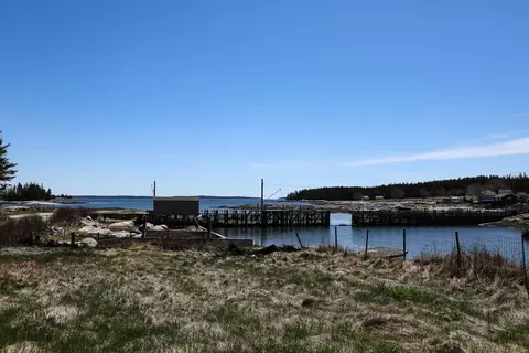 111 Old Place Rd, Deer Isle, ME 04627