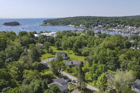 21 Eaton Ave, Camden, ME 04843