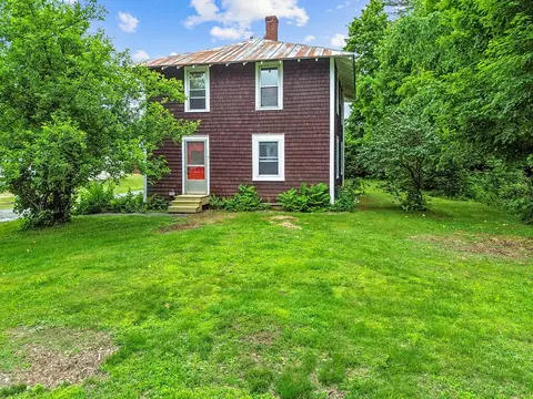 7 James St, Bingham, ME 04920