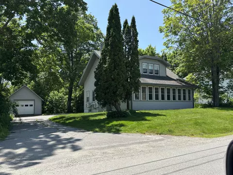 8 Sterling St, Ellsworth, ME 04605