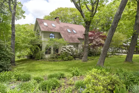 298 Ocean Ave, Kennebunkport, ME 04046