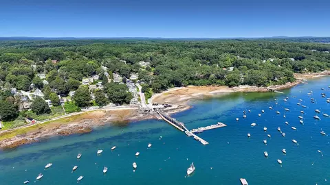 2 Town Landing Rd, Falmouth, ME 04105
