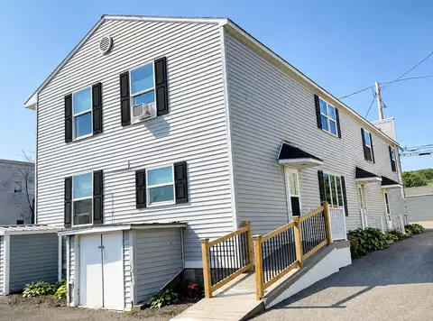 77 Main St, Mars Hill, ME 04758