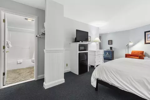 Bedroom - 306 Eddy Rd #309, Edgecomb, ME 04556 photo 7 of 8