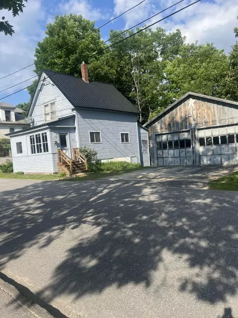 53 High St, Dixfield, ME 04224