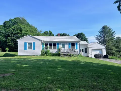 17 Pleasant St, Wilton, ME 04294