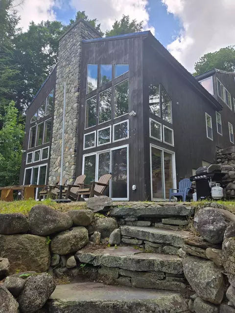 24 Cliffside Dr, Saint Albans, ME 04971
