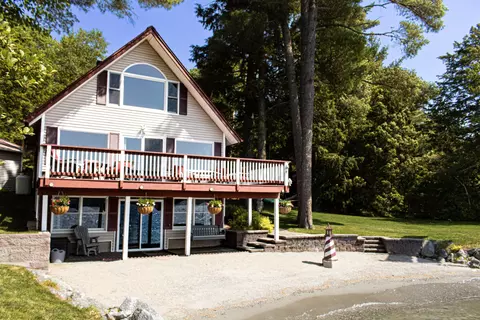 17 S Grandview Dr, Otis, ME 04605