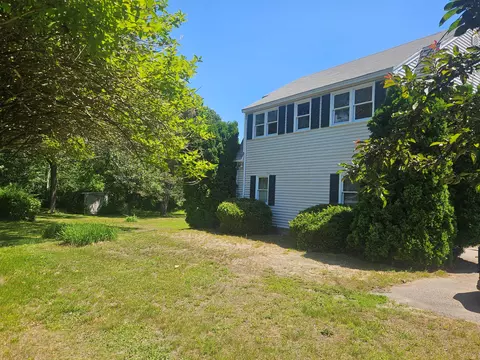 93 Sanford Rd, Wells, ME 04090