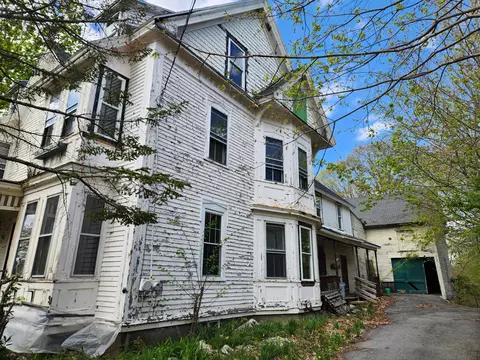 90 Elm St, Mechanic Falls, ME 04256