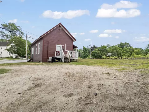 63 Elm St, Mechanic Falls, ME 04256