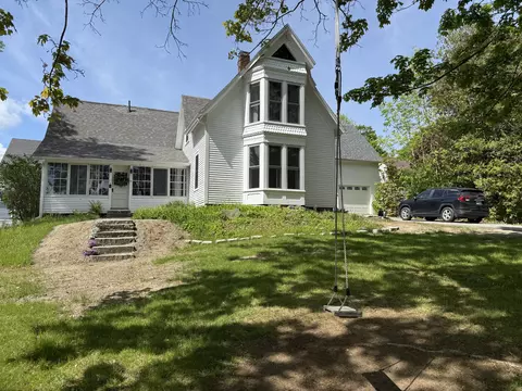 52 Washington St, Camden, ME 04843