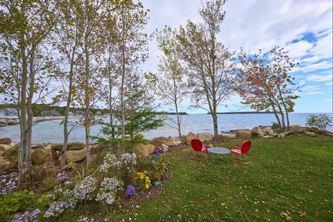 26 Ginn Point Rd, Owls Head, ME 04854