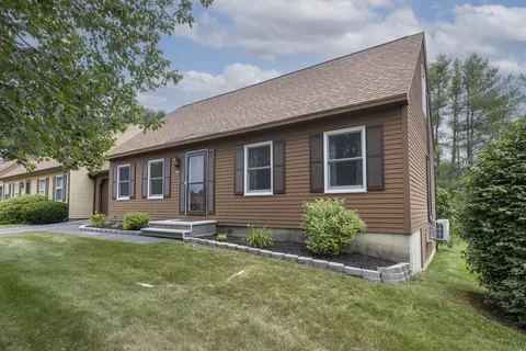 84 Old Carriage Rd #84, Auburn, ME 04210