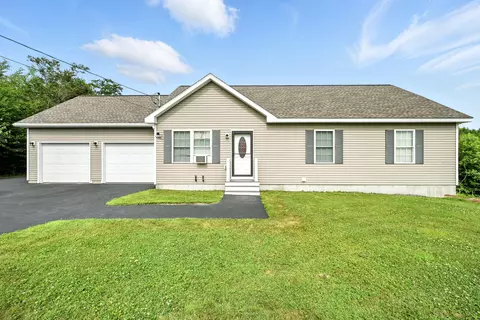 104 Stone Gate Crossing Rd, Chelsea, ME 04330