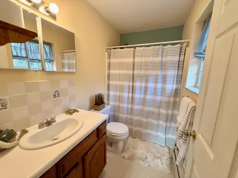 Bath - 421 Cushing Rd, Cushing, ME 04563 photo 2 of 2