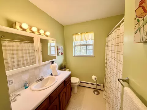 Bath - 421 Cushing Rd, Cushing, ME 04563 photo 1 of 2