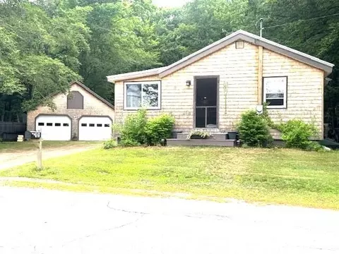 101 N Shore Dr, Smithfield, ME 04978