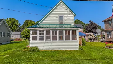 18 Front St, Brownville, ME 04414