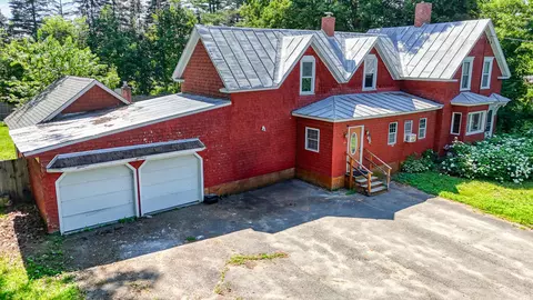 69 Mclellan St, Skowhegan, ME 04976