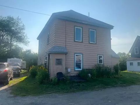 6 Chase Ln, Brownville, ME 04414