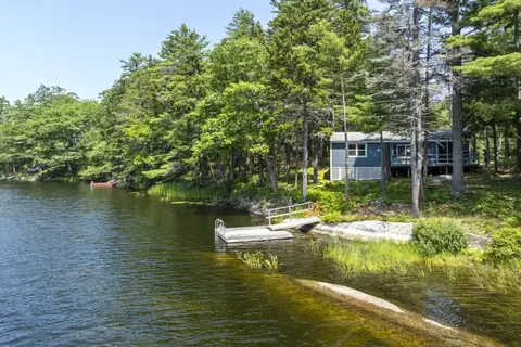 42 Wawenock Trl, Boothbay Harbor, ME 04538