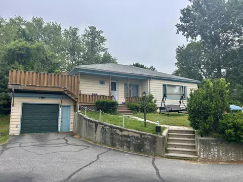 6 Northern Ave, Auburn, ME 04210