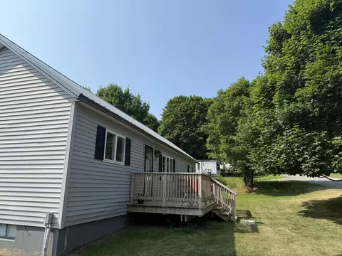 35 Maple St, Baileyville, ME 04694