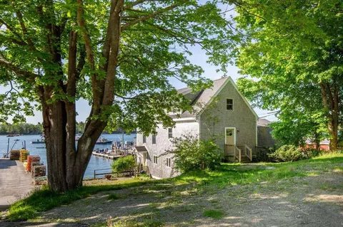 111 Davis Point Loop, Friendship, ME 04547