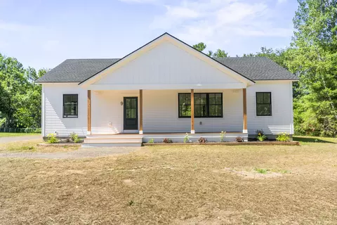 9 Emery St, Lisbon, ME 04250