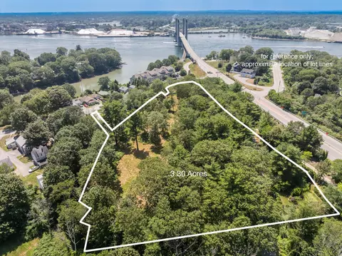 9 Cook St, Kittery, ME 03904