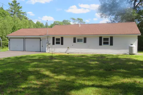 23 Pine St, Milo, ME 04463