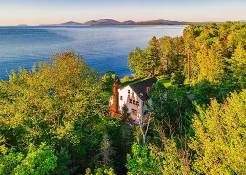 11 Ocean Bridge Blvd, Lamoine, ME 04605